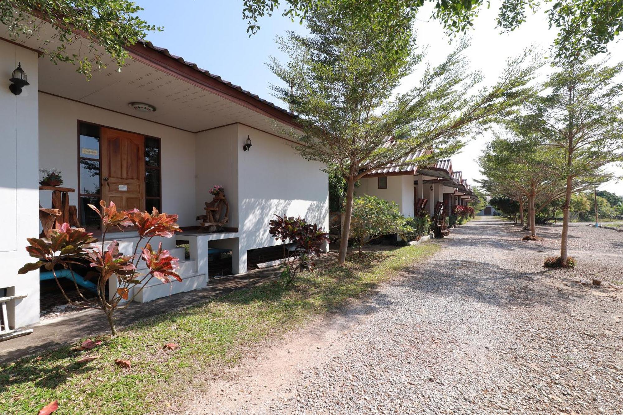 Oyo 553 Kongsup Resort Lamphun Exterior photo